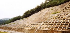 中国自動車道作東地区 のり面補強工事