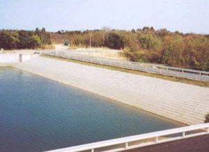 ため池等整備事業真河内地区 平成2年度堤体法面工事