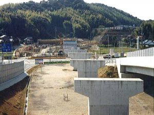 埴生ＢＰ前場川橋床版工事