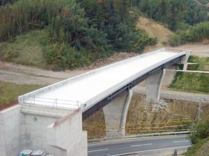 萩・三隅道路吉広高架橋外床版工事